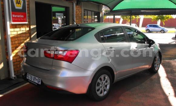 Nunua Ilio tumika Kia Rio Silver Gari ndani ya Hlatikulu nchini Wilaya ya Shiselweni Nunua Ilio tumika Kia Rio Silver Gari ndani ya Hlatikulu nchini Wilaya ya Shiselweni