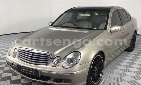 Nunua Ilio tumika Mercedes-Benz E-Classe Beige Gari ndani ya Hlatikulu nchini Wilaya ya Shiselweni