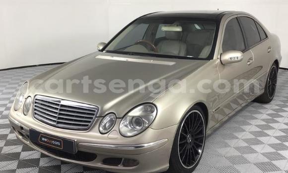 Acheter Occasion Voiture Mercedes-Benz E-Classe Beige à Hlatikulu, Shiselweni District Acheter Occasion Voiture Mercedes-Benz E-Classe Beige à Hlatikulu, Shiselweni District