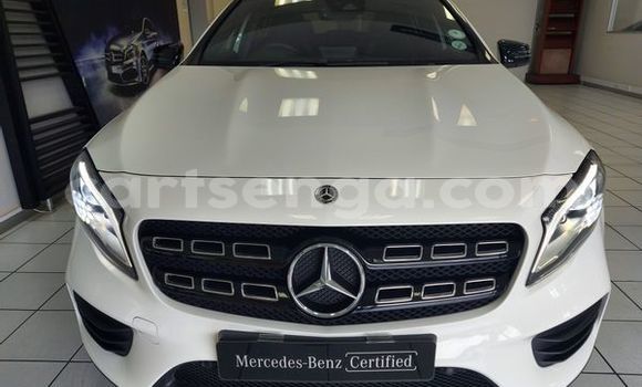 Buy Used Mercedes‒Benz GLA-klasse White Car in Big Bend in Lubombo