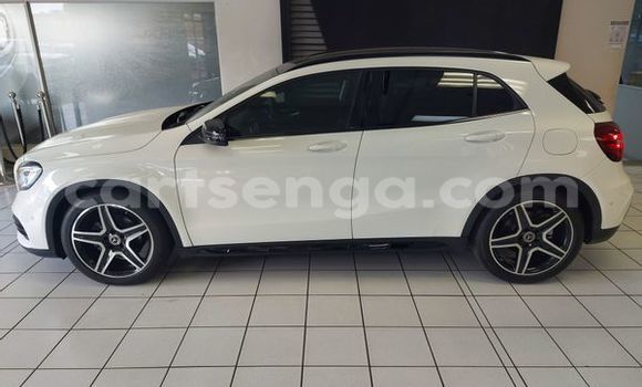 Nunua Ilio tumika Mercedes‒Benz GLA-klasse White Gari ndani ya Big Bend nchini Lubombo Nunua Ilio tumika Mercedes‒Benz GLA-klasse White Gari ndani ya Big Bend nchini Lubombo