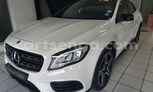 Nunua Ilio tumika Mercedes‒Benz GLA-klasse White Gari ndani ya Big Bend nchini Lubombo Nunua Ilio tumika Mercedes‒Benz GLA-klasse White Gari ndani ya Big Bend nchini Lubombo