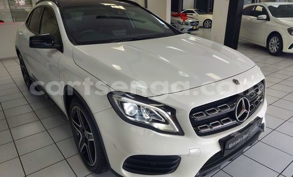 Nunua Ilio tumika Mercedes‒Benz GLA-klasse White Gari ndani ya Big Bend nchini Lubombo Nunua Ilio tumika Mercedes‒Benz GLA-klasse White Gari ndani ya Big Bend nchini Lubombo