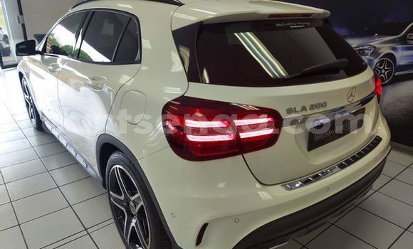 Nunua Ilio tumika Mercedes‒Benz GLA-klasse White Gari ndani ya Big Bend nchini Lubombo Nunua Ilio tumika Mercedes‒Benz GLA-klasse White Gari ndani ya Big Bend nchini Lubombo