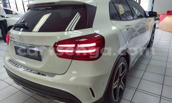 Nunua Ilio tumika Mercedes‒Benz GLA-klasse White Gari ndani ya Big Bend nchini Lubombo Nunua Ilio tumika Mercedes‒Benz GLA-klasse White Gari ndani ya Big Bend nchini Lubombo