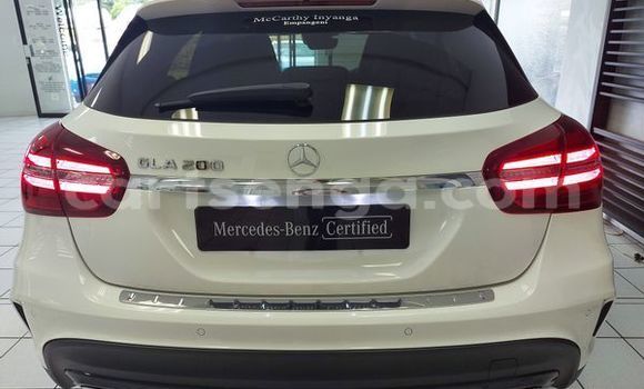 Nunua Ilio tumika Mercedes‒Benz GLA-klasse White Gari ndani ya Big Bend nchini Lubombo Nunua Ilio tumika Mercedes‒Benz GLA-klasse White Gari ndani ya Big Bend nchini Lubombo
