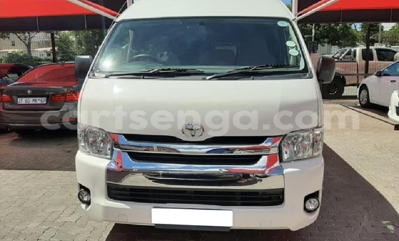 Nunua Ilio tumika Toyota Hiace White Gari ndani ya Big Bend nchini Lubombo