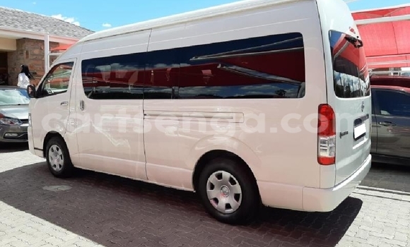 Nunua Ilio tumika Toyota Hiace White Gari ndani ya Big Bend nchini Lubombo Nunua Ilio tumika Toyota Hiace White Gari ndani ya Big Bend nchini Lubombo