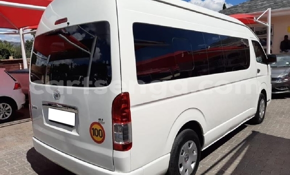 Nunua Ilio tumika Toyota Hiace White Gari ndani ya Big Bend nchini Lubombo Nunua Ilio tumika Toyota Hiace White Gari ndani ya Big Bend nchini Lubombo