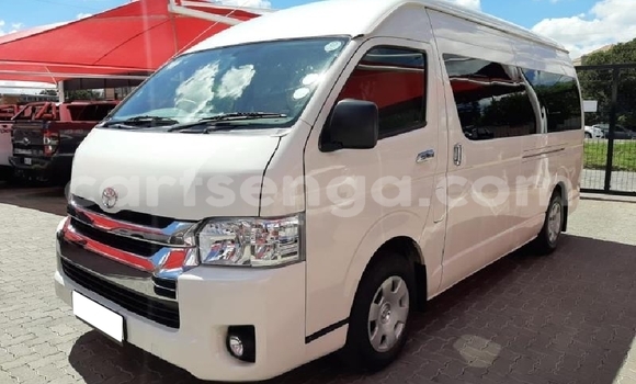Nunua Ilio tumika Toyota Hiace White Gari ndani ya Big Bend nchini Lubombo Nunua Ilio tumika Toyota Hiace White Gari ndani ya Big Bend nchini Lubombo