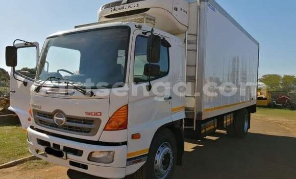 Buy Used Hino 300 Series White Truck in Ezulwini in Hhohho Buy Used Hino 300 Series White Truck in Ezulwini in Hhohho