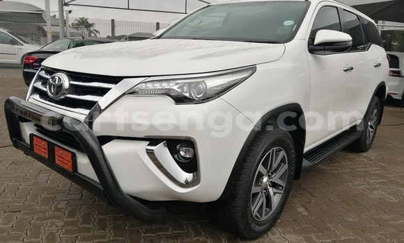 Acheter Occasion Voiture Toyota Fortuner Blanc à Bulembu, Hhohho