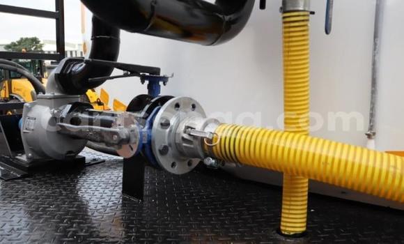 Nunua Ilio tumika Isuzu Bighorn White Lori ndani ya Ezulwini nchini Hhohho Nunua Ilio tumika Isuzu Bighorn White Lori ndani ya Ezulwini nchini Hhohho