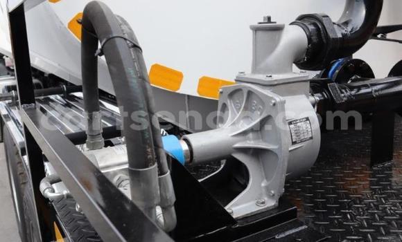 Nunua Ilio tumika Isuzu Bighorn White Lori ndani ya Ezulwini nchini Hhohho Nunua Ilio tumika Isuzu Bighorn White Lori ndani ya Ezulwini nchini Hhohho