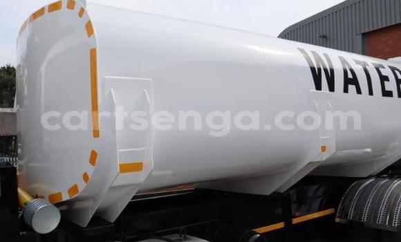 Nunua Ilio tumika Isuzu Bighorn White Lori ndani ya Ezulwini nchini Hhohho Nunua Ilio tumika Isuzu Bighorn White Lori ndani ya Ezulwini nchini Hhohho