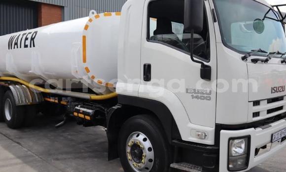 Nunua Ilio tumika Isuzu Bighorn White Lori ndani ya Ezulwini nchini Hhohho Nunua Ilio tumika Isuzu Bighorn White Lori ndani ya Ezulwini nchini Hhohho