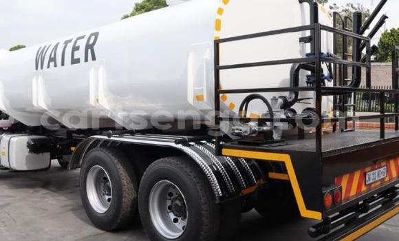 Nunua Ilio tumika Isuzu Bighorn White Lori ndani ya Ezulwini nchini Hhohho Nunua Ilio tumika Isuzu Bighorn White Lori ndani ya Ezulwini nchini Hhohho