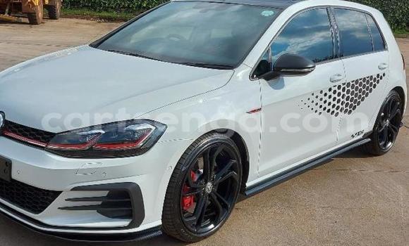 Nunua Ilio tumika Volkswagen Golf White Gari ndani ya Hlatikulu nchini Wilaya ya Shiselweni