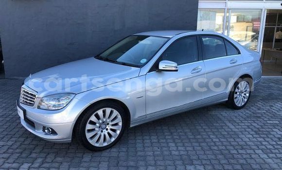 Nunua Ilio tumika Mercedes-Benz C-Classe Silver Gari ndani ya Big Bend nchini Wilaya ya Lubombo Nunua Ilio tumika Mercedes-Benz C-Classe Silver Gari ndani ya Big Bend nchini Wilaya ya Lubombo