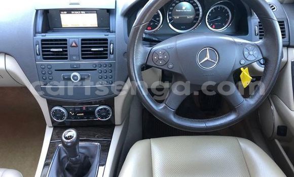 Nunua Ilio tumika Mercedes-Benz C-Classe Silver Gari ndani ya Big Bend nchini Wilaya ya Lubombo Nunua Ilio tumika Mercedes-Benz C-Classe Silver Gari ndani ya Big Bend nchini Wilaya ya Lubombo