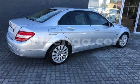 Nunua Ilio tumika Mercedes-Benz C-Classe Silver Gari ndani ya Big Bend nchini Wilaya ya Lubombo Nunua Ilio tumika Mercedes-Benz C-Classe Silver Gari ndani ya Big Bend nchini Wilaya ya Lubombo