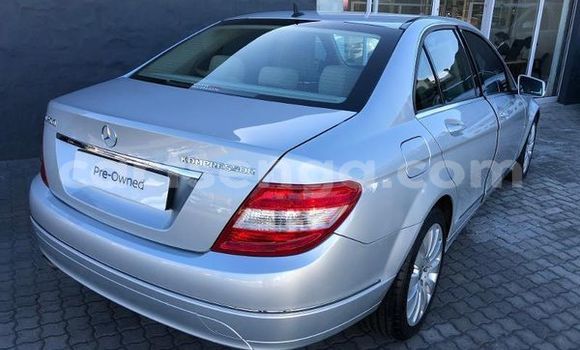 Nunua Ilio tumika Mercedes-Benz C-Classe Silver Gari ndani ya Big Bend nchini Wilaya ya Lubombo Nunua Ilio tumika Mercedes-Benz C-Classe Silver Gari ndani ya Big Bend nchini Wilaya ya Lubombo