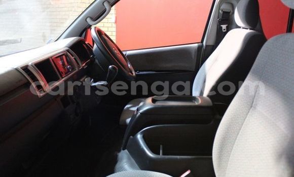 Nunua Ilio tumika Toyota Hiace White Gari ndani ya Big Bend nchini Lubombo Nunua Ilio tumika Toyota Hiace White Gari ndani ya Big Bend nchini Lubombo