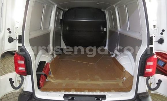 Nunua Ilio tumika Volkswagen Transporter White Gari ndani ya Big Bend nchini Lubombo Nunua Ilio tumika Volkswagen Transporter White Gari ndani ya Big Bend nchini Lubombo