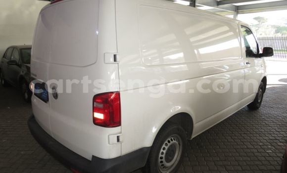 Nunua Ilio tumika Volkswagen Transporter White Gari ndani ya Big Bend nchini Lubombo Nunua Ilio tumika Volkswagen Transporter White Gari ndani ya Big Bend nchini Lubombo