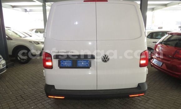 Nunua Ilio tumika Volkswagen Transporter White Gari ndani ya Big Bend nchini Lubombo Nunua Ilio tumika Volkswagen Transporter White Gari ndani ya Big Bend nchini Lubombo