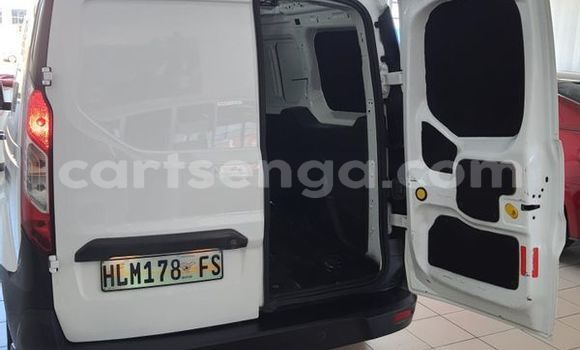 Nunua Ilio tumika Ford Contour White Gari ndani ya Big Bend nchini Lubombo Nunua Ilio tumika Ford Contour White Gari ndani ya Big Bend nchini Lubombo