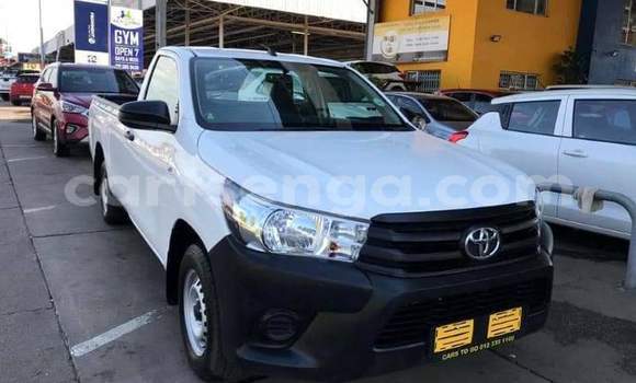 Buy Used Toyota Hilux White Car in Ezulwini in Hhohho