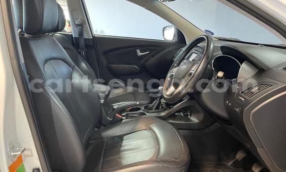 Nunua Ilio tumika Hyundai ix35 White Gari ndani ya Ezulwini nchini Hhohho Nunua Ilio tumika Hyundai ix35 White Gari ndani ya Ezulwini nchini Hhohho