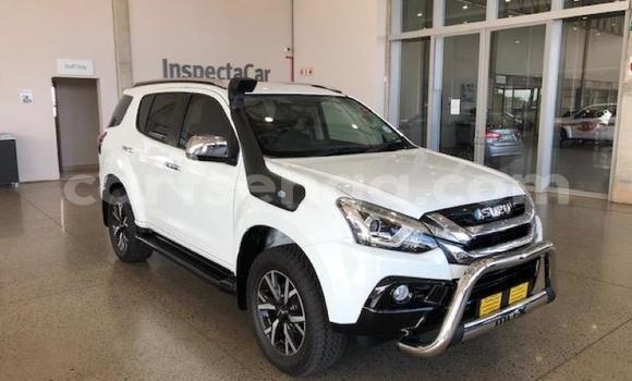 Buy Used Isuzu D-max Cab4 White Car in Ezulwini in Hhohho Buy Used Isuzu D-max Cab4 White Car in Ezulwini in Hhohho