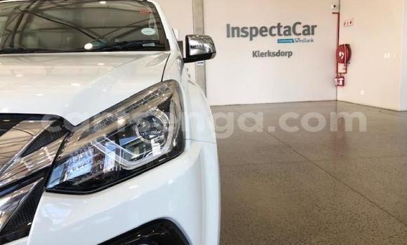 Nunua Ilio tumika Isuzu D-max Cab4 White Gari ndani ya Ezulwini nchini Hhohho Nunua Ilio tumika Isuzu D-max Cab4 White Gari ndani ya Ezulwini nchini Hhohho