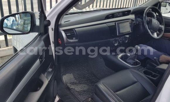 Buy Used Toyota Hilux White Car in Bulembu in Hhohho Buy Used Toyota Hilux White Car in Bulembu in Hhohho