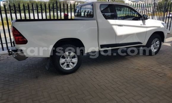Buy Used Toyota Hilux White Car in Bulembu in Hhohho Buy Used Toyota Hilux White Car in Bulembu in Hhohho