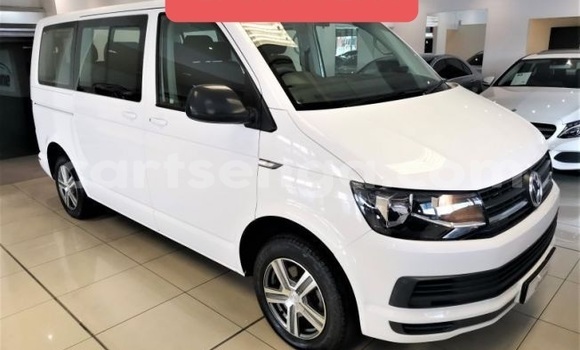 Buy Used Volkswagen Caravelle White Car in Big Bend in Lubombo Buy Used Volkswagen Caravelle White Car in Big Bend in Lubombo