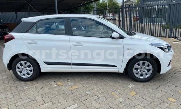 Nunua Ilio tumika Hyundai i20 White Gari ndani ya Manzini nchini Manzini Nunua Ilio tumika Hyundai i20 White Gari ndani ya Manzini nchini Manzini
