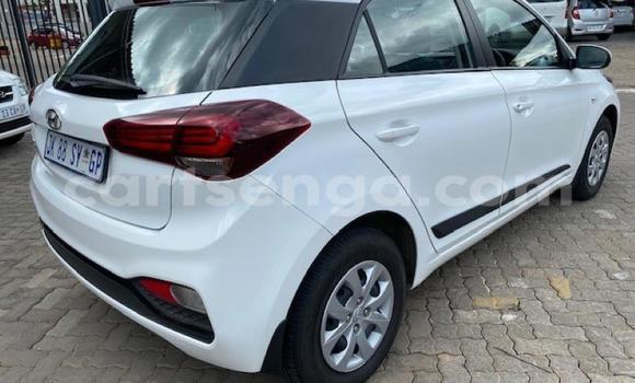 Nunua Ilio tumika Hyundai i20 White Gari ndani ya Manzini nchini Manzini Nunua Ilio tumika Hyundai i20 White Gari ndani ya Manzini nchini Manzini
