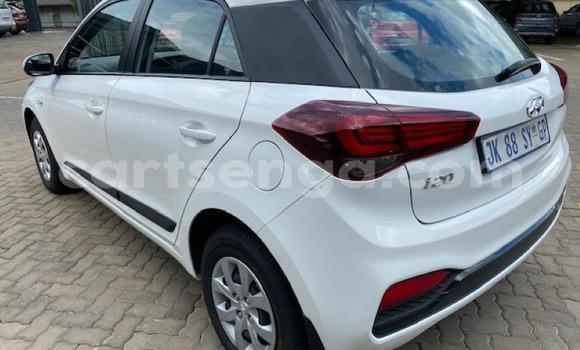 Nunua Ilio tumika Hyundai i20 White Gari ndani ya Manzini nchini Manzini Nunua Ilio tumika Hyundai i20 White Gari ndani ya Manzini nchini Manzini