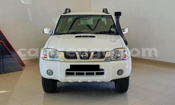 Buy Used Nissan NP 300 White Car in Hlatikulu in Shiselweni District