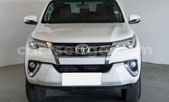 Nunua Ilio tumika Toyota Fortuner White Gari ndani ya Big Bend nchini Wilaya ya Lubombo