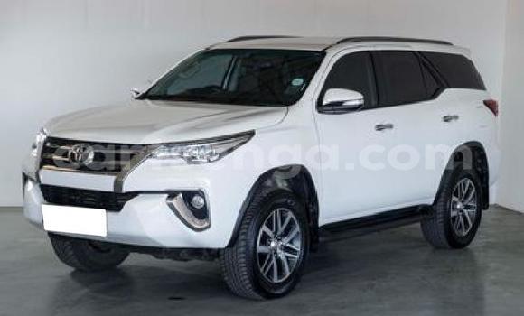 Nunua Ilio tumika Toyota Fortuner White Gari ndani ya Big Bend nchini Wilaya ya Lubombo Nunua Ilio tumika Toyota Fortuner White Gari ndani ya Big Bend nchini Wilaya ya Lubombo