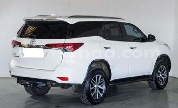 Nunua Ilio tumika Toyota Fortuner White Gari ndani ya Big Bend nchini Wilaya ya Lubombo Nunua Ilio tumika Toyota Fortuner White Gari ndani ya Big Bend nchini Wilaya ya Lubombo