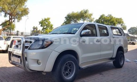 Buy Used Toyota Hilux White Car in Ezulwini in Hhohho Buy Used Toyota Hilux White Car in Ezulwini in Hhohho