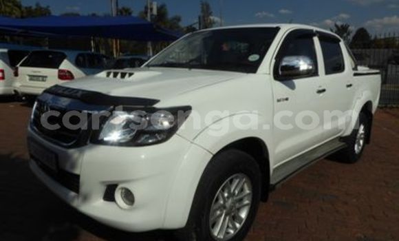 Buy Used Toyota Hilux White Car in Ezulwini in Hhohho Buy Used Toyota Hilux White Car in Ezulwini in Hhohho