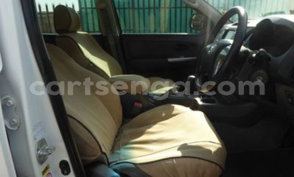 Nunua Ilio tumika Toyota Hilux White Gari ndani ya Ezulwini nchini Hhohho Nunua Ilio tumika Toyota Hilux White Gari ndani ya Ezulwini nchini Hhohho