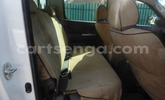 Nunua Ilio tumika Toyota Hilux White Gari ndani ya Ezulwini nchini Hhohho Nunua Ilio tumika Toyota Hilux White Gari ndani ya Ezulwini nchini Hhohho