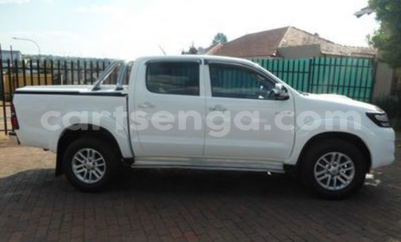 Nunua Ilio tumika Toyota Hilux White Gari ndani ya Ezulwini nchini Hhohho Nunua Ilio tumika Toyota Hilux White Gari ndani ya Ezulwini nchini Hhohho